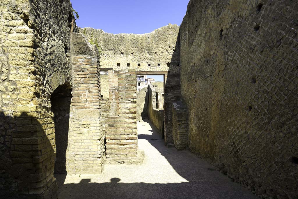 VI.10 Herculaneum. August 2021.
Looking west from entrance doorway along corridor at rear of men’s central baths. Photo courtesy of Robert Hanson